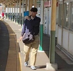 カズマの父親。