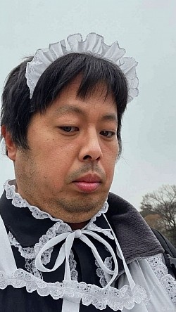 メイド姿のマサヒロ。